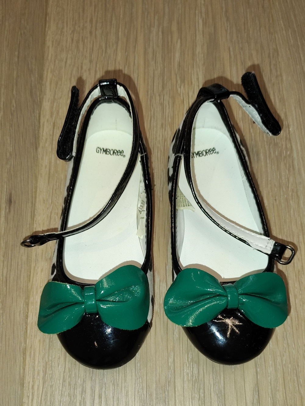 Gymboree Black Patent Mary Janes with Green Bows